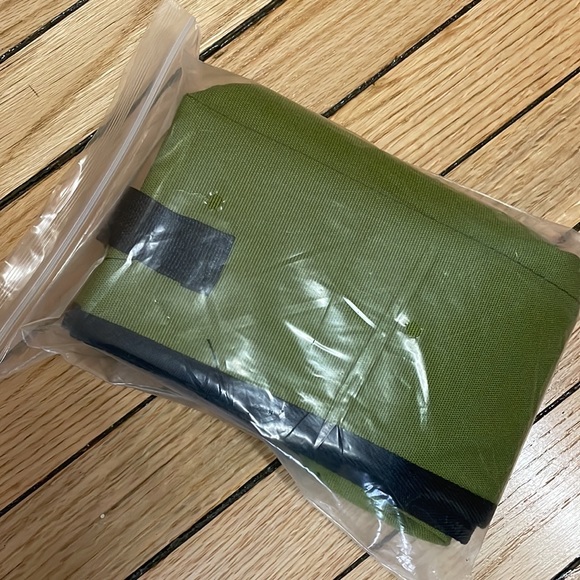 Brand NEW! Collapsable cat litter box - Picture 2 of 2